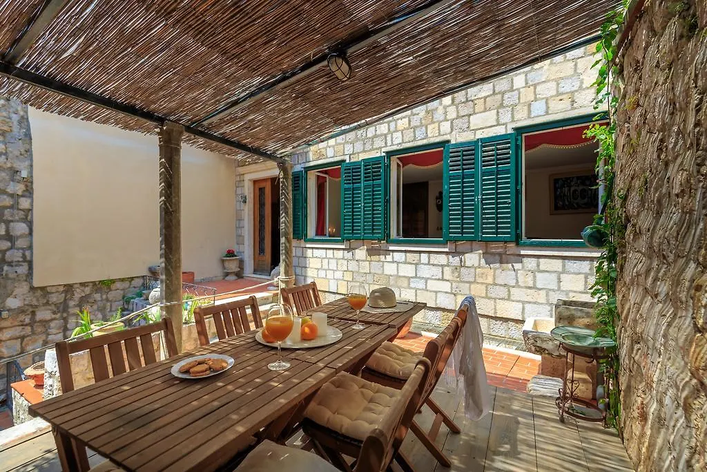 House Aquila-1
