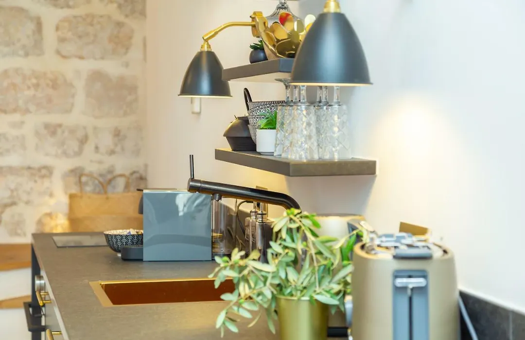 Old Town House With Floor Heating & Lush Private Garden-1