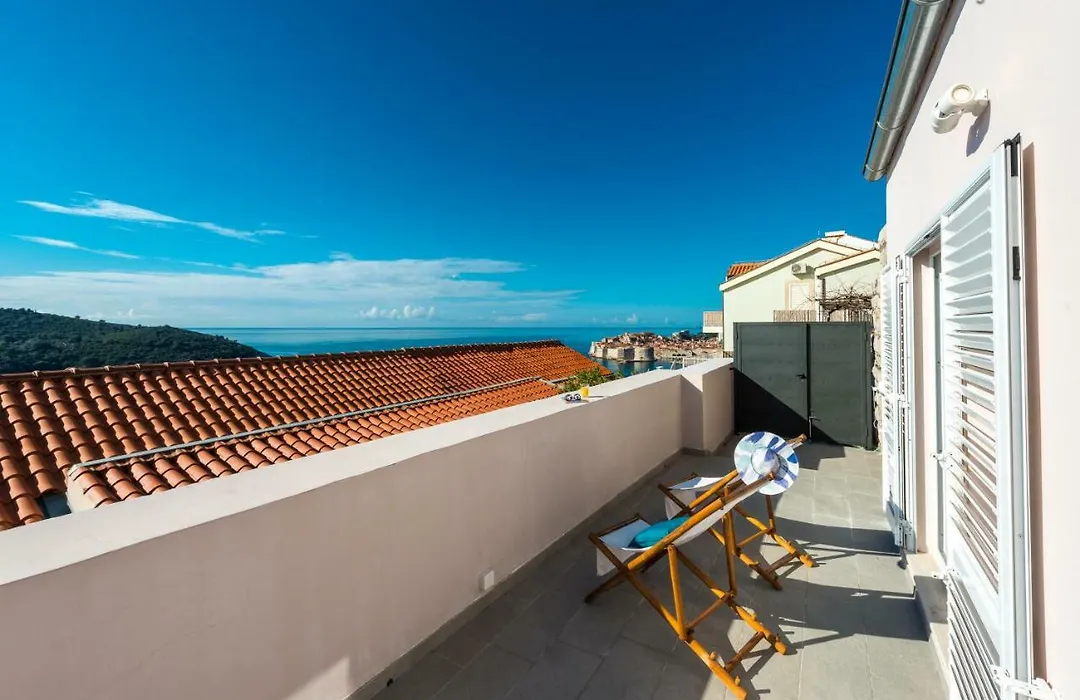 Sunshine Apartment With Hot Tub-1