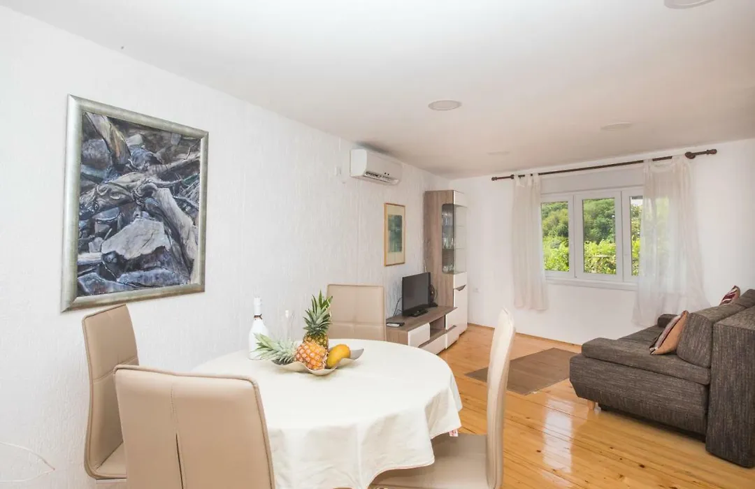 Madonna Field Apartment-1