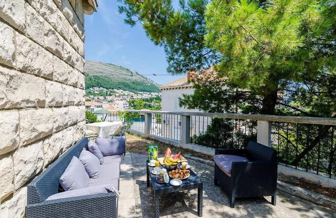 Villa Leonora-1