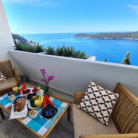 Lacroma Apartment-3