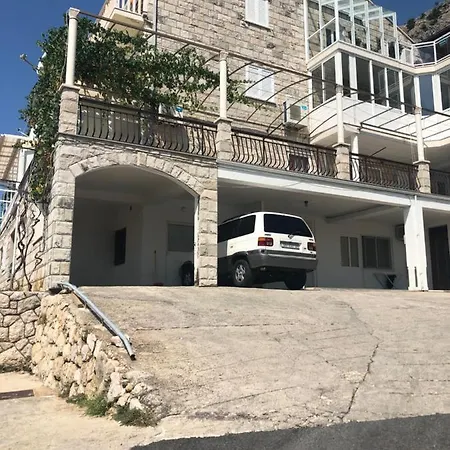 Apartment Luxeview2- Old Town View, 10Min To Town-3