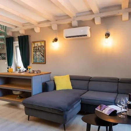 B&B Apartments And Studios Lanii-3