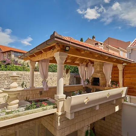 Heavenly Holiday Home-3