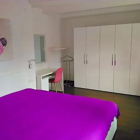 Lili Mar, 2-Bedroom Apartment With Private Parking-3