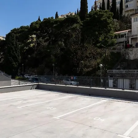 Dubrovnik Pier Free Parking And Balcony-2