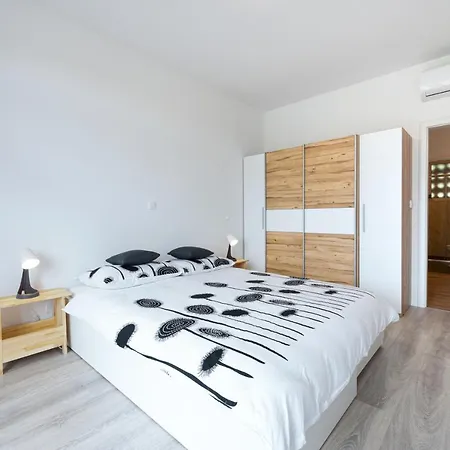 Apartment Pinegrove-2