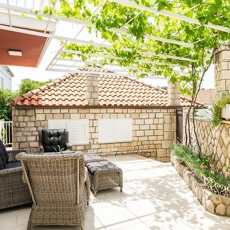 Holiday Home King-2