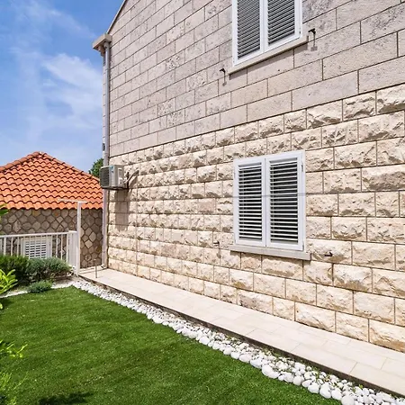 Holiday Home King-2