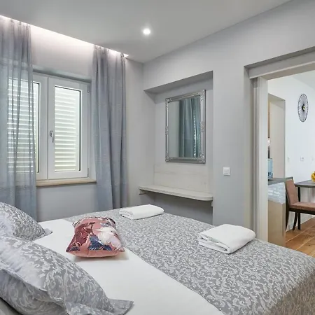 Newly Renovated Apt. Near To Entrance To Old Town-2