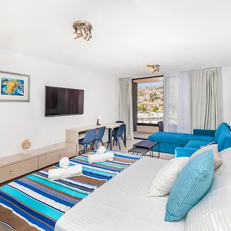 Stella Lovely Studio With Balcony And Free Parking-3