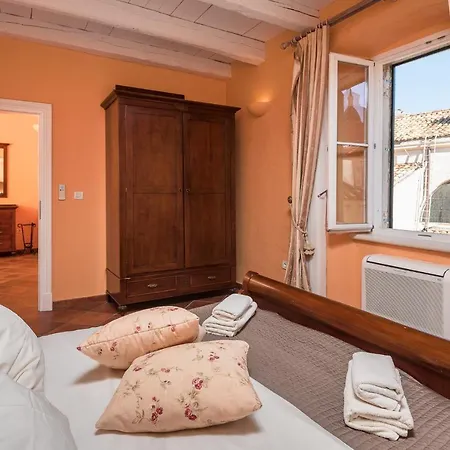 Secret Apartment-Old Town Heart.-3