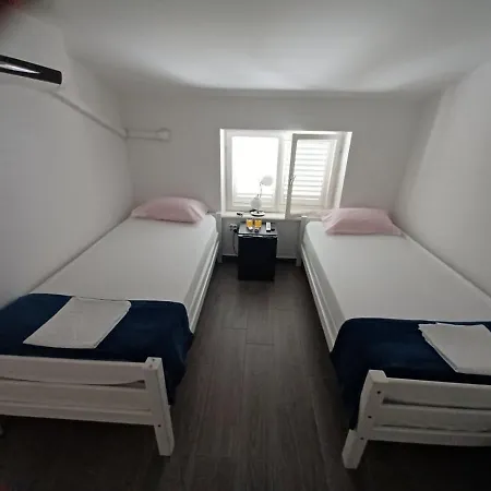 Sunny Rooms-2