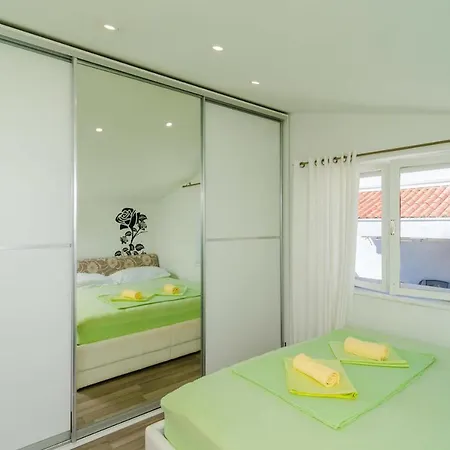 Sunny Rooms-3