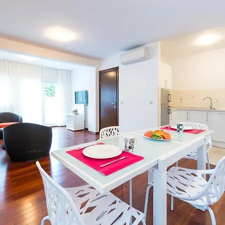 Apartment Lotos-2