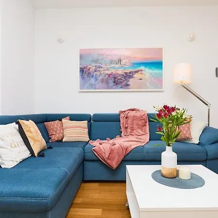 Beachfront Luxury Complex 2Bd Sunset Apartment-2
