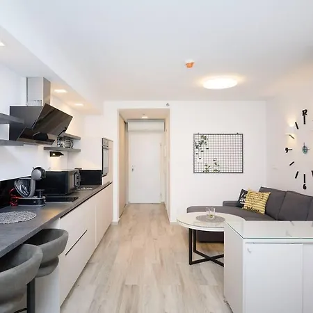 Diana Lovely Studio With Balcony-2