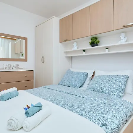 Bellevue Duplex Apartment-3