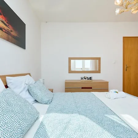 Bellevue Duplex Apartment-2