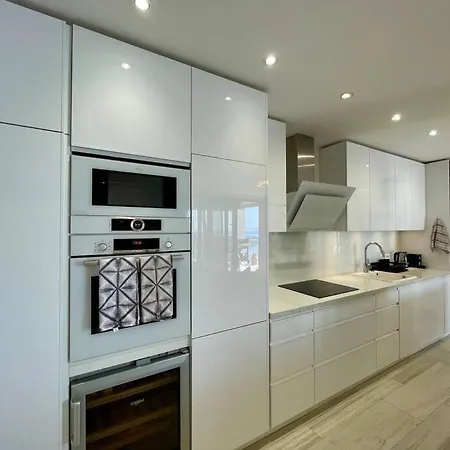 Modern 2Bdrm Apt LuxeView4- SeaView-3
