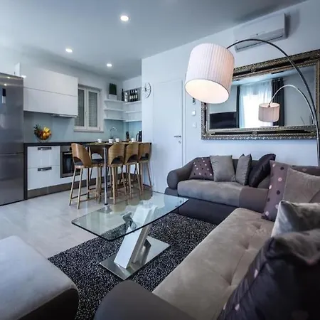 Bleu Villa - Three Bedroom Villa With Balcony And City View-3