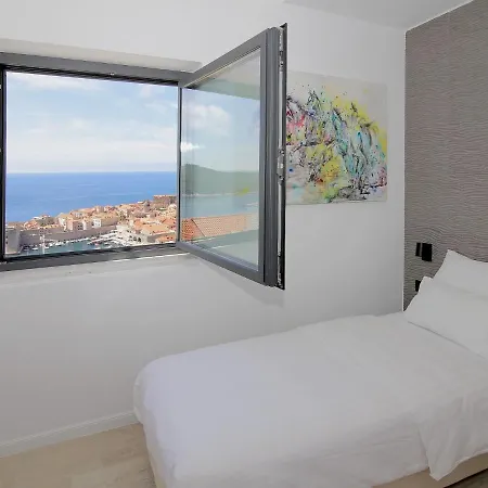 Luxury Amarin Apartment-2
