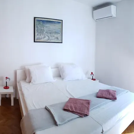 Pine Tree Apartment-3