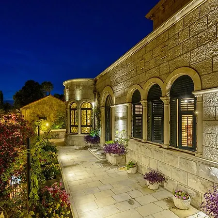 Villa Mediteran Old Town, 5 En-Suites And Hot Tub-3