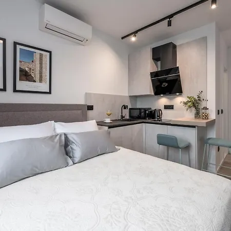 Time Off Studio Apartment-3