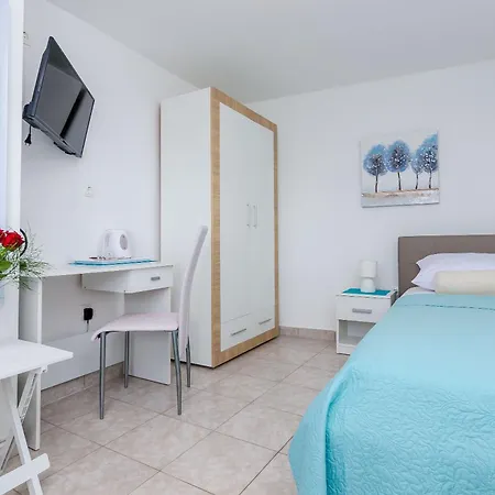 Apartments & Room Lino-2