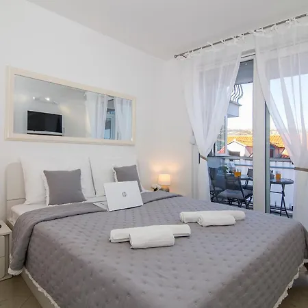 Mirror Apartment-2