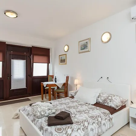 Apartments Dia-2