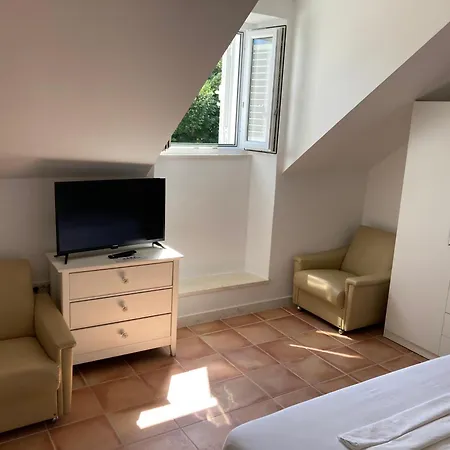 Guesthouse Libertas 1-2