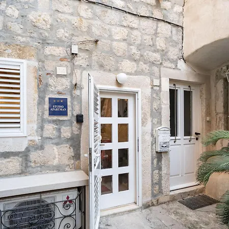 Lovely Holiday House Othello Next To The Buza Beach-3