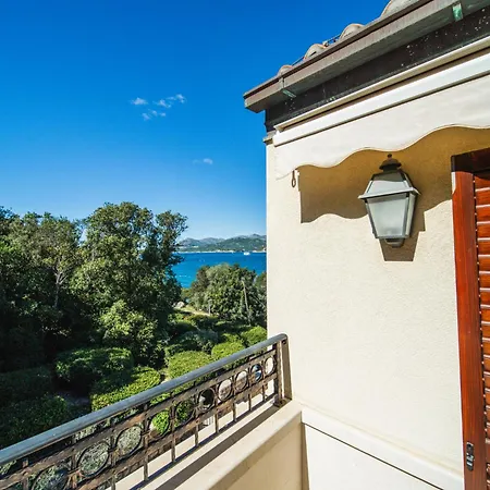 City Beach Villa With Pool And Sea View-2