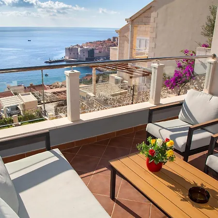 73 Stairs Apartment-3