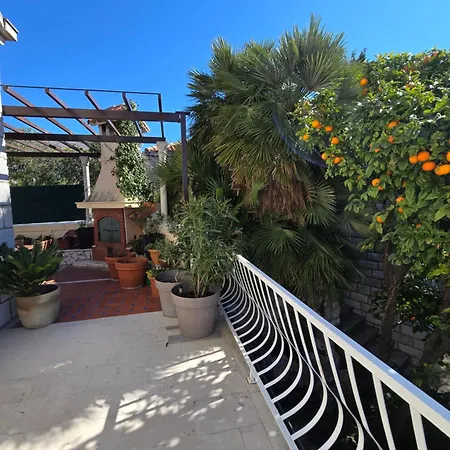 Ivana Central Apartment, Beach 100M-3