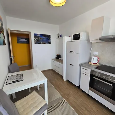 Ivana Central Apartment, Beach 100M-2