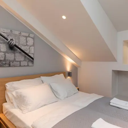 Old Town Apartments U Nikse-2