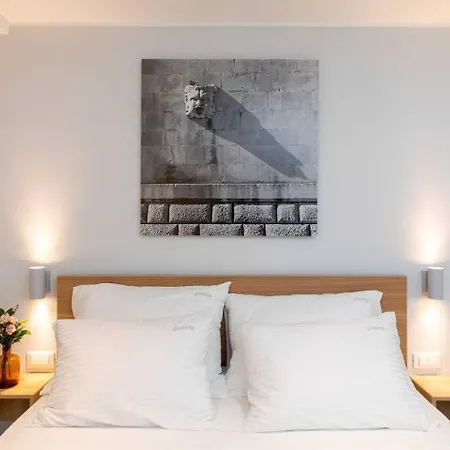 Old Town Apartments U Nikse-3