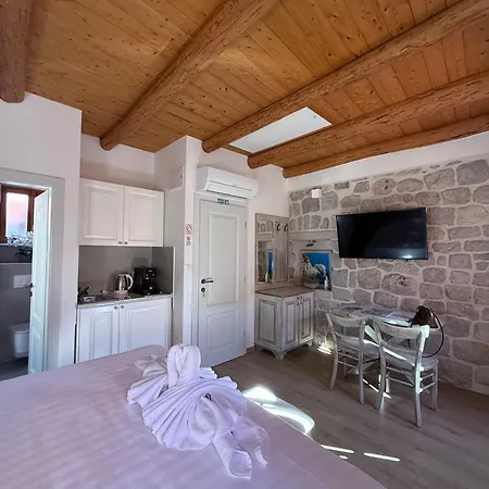 Dubrovnik Throne Suite IV-2