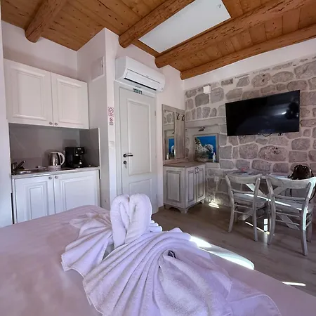Dubrovnik Throne Suite IV-3