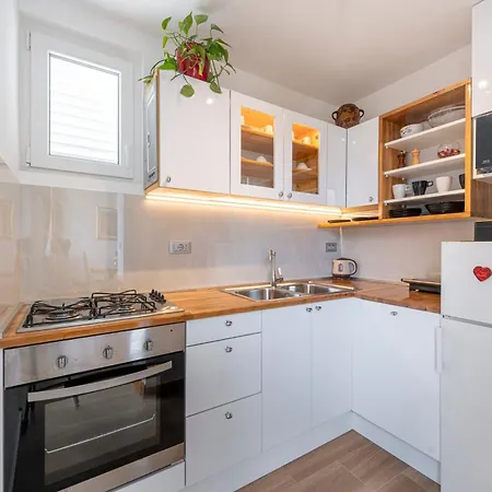 Apartment One , Sea View , Free Parking-3