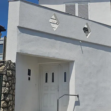 Luxury Sensation Spacious & Free Private Garage-3