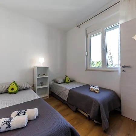Avocado Apartment-3