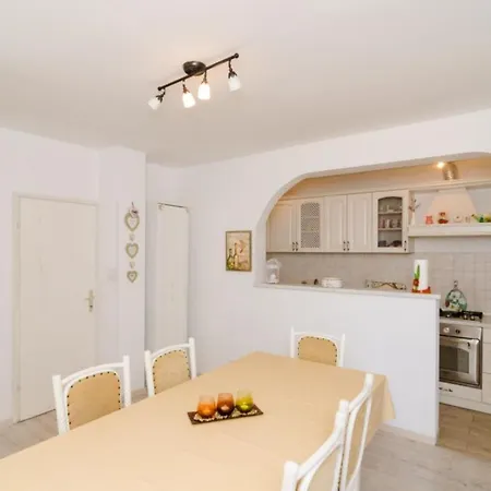 Ivo Guest House-2