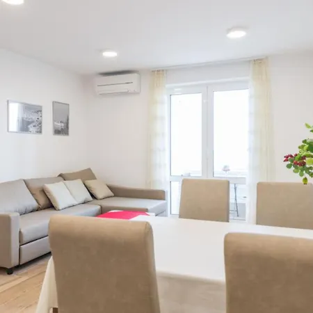 Apartment Luce Royal-2