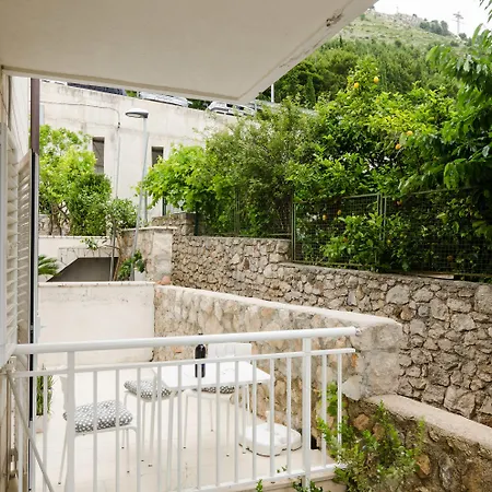 Apartments Carmelitta-2