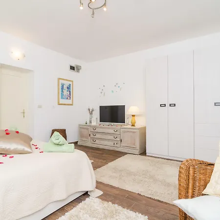 Camelia Luxury Apartments-2